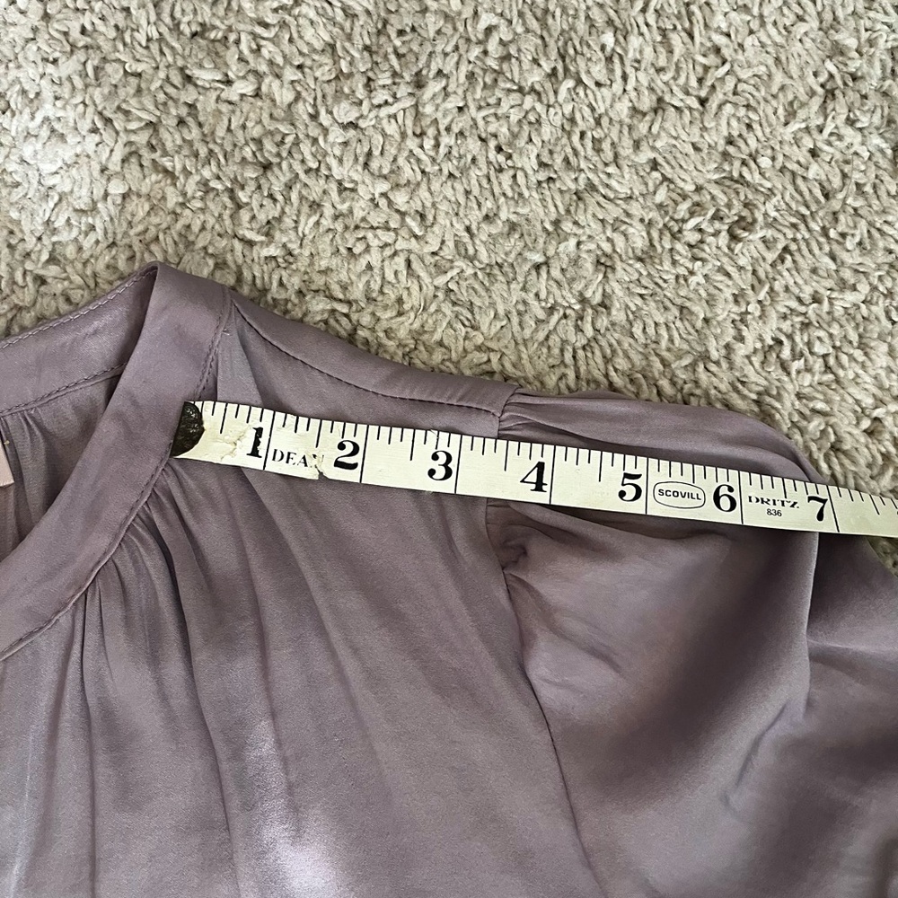Philosophy lilac SZ M loose fit blouse. Gathered sleeves at wrists. Pretty - Picture 8 of 12
